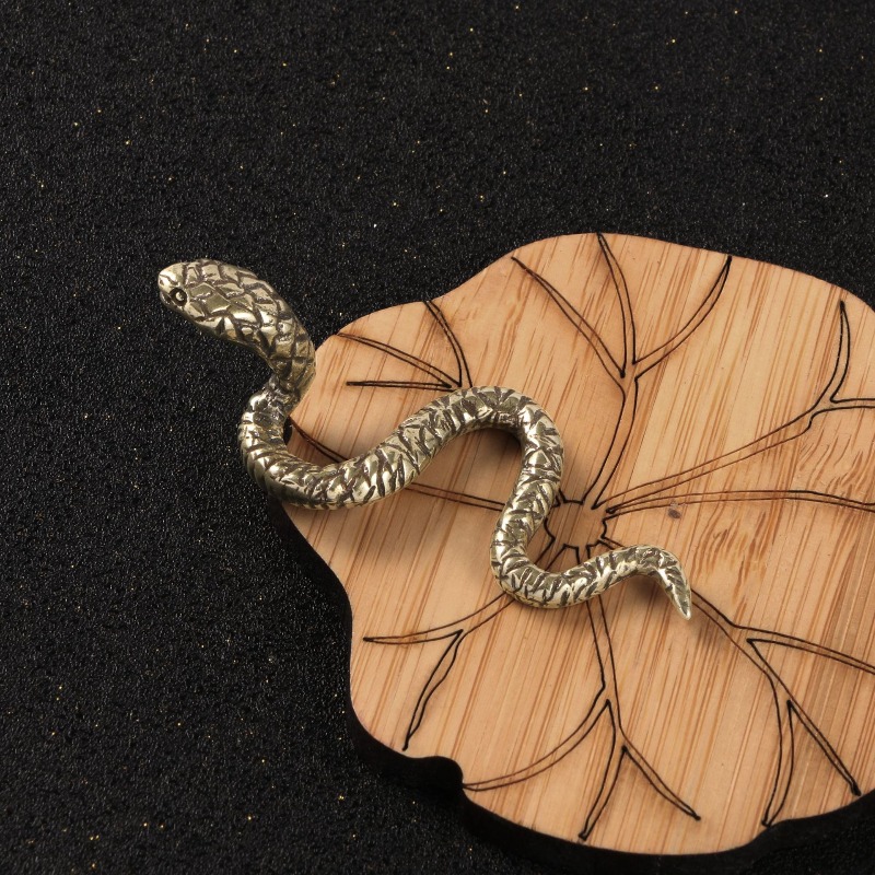 1 PC Solid Brass Carved Cobra  – Vintage Collectible Christmas Ornaments recenzja i cena